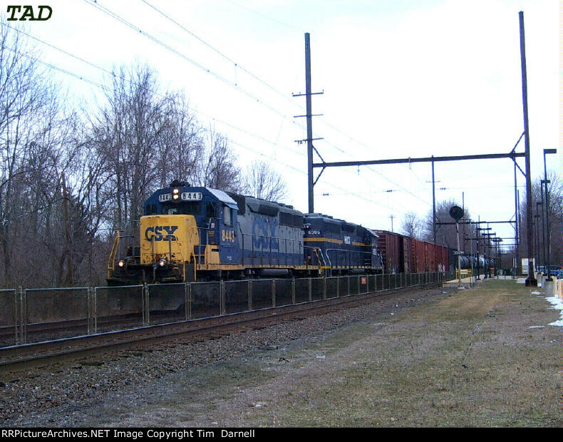 CSX 8443 leads Q434